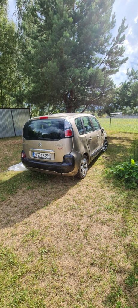 Citroen C3 Picasso uszkodzony.