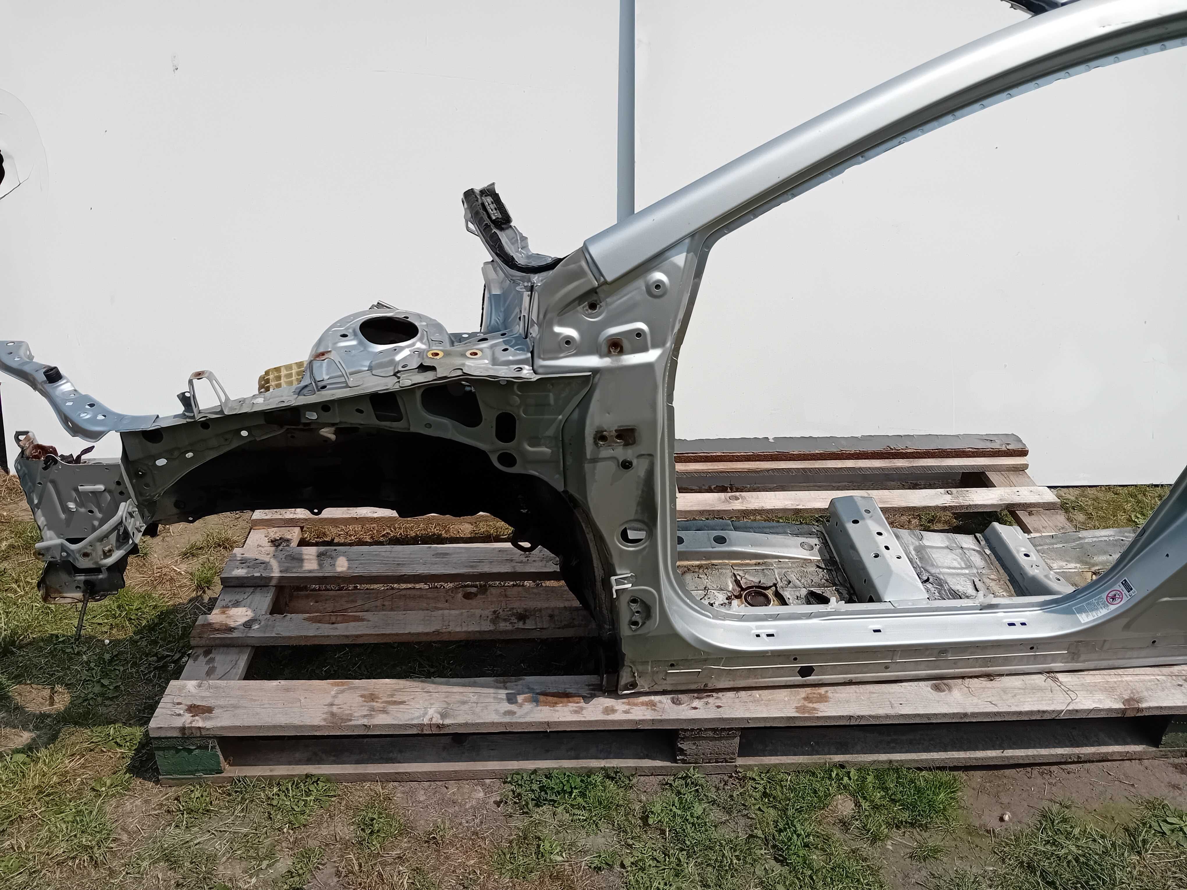 Podłużnica Próg Słupek Lewa Toyota Avensis T27 09/15 r Kod Lak 1F7