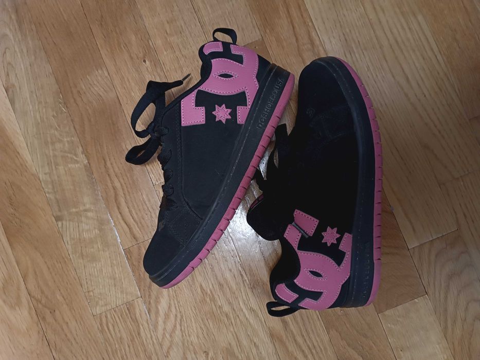 Dc shoes court graffic pink