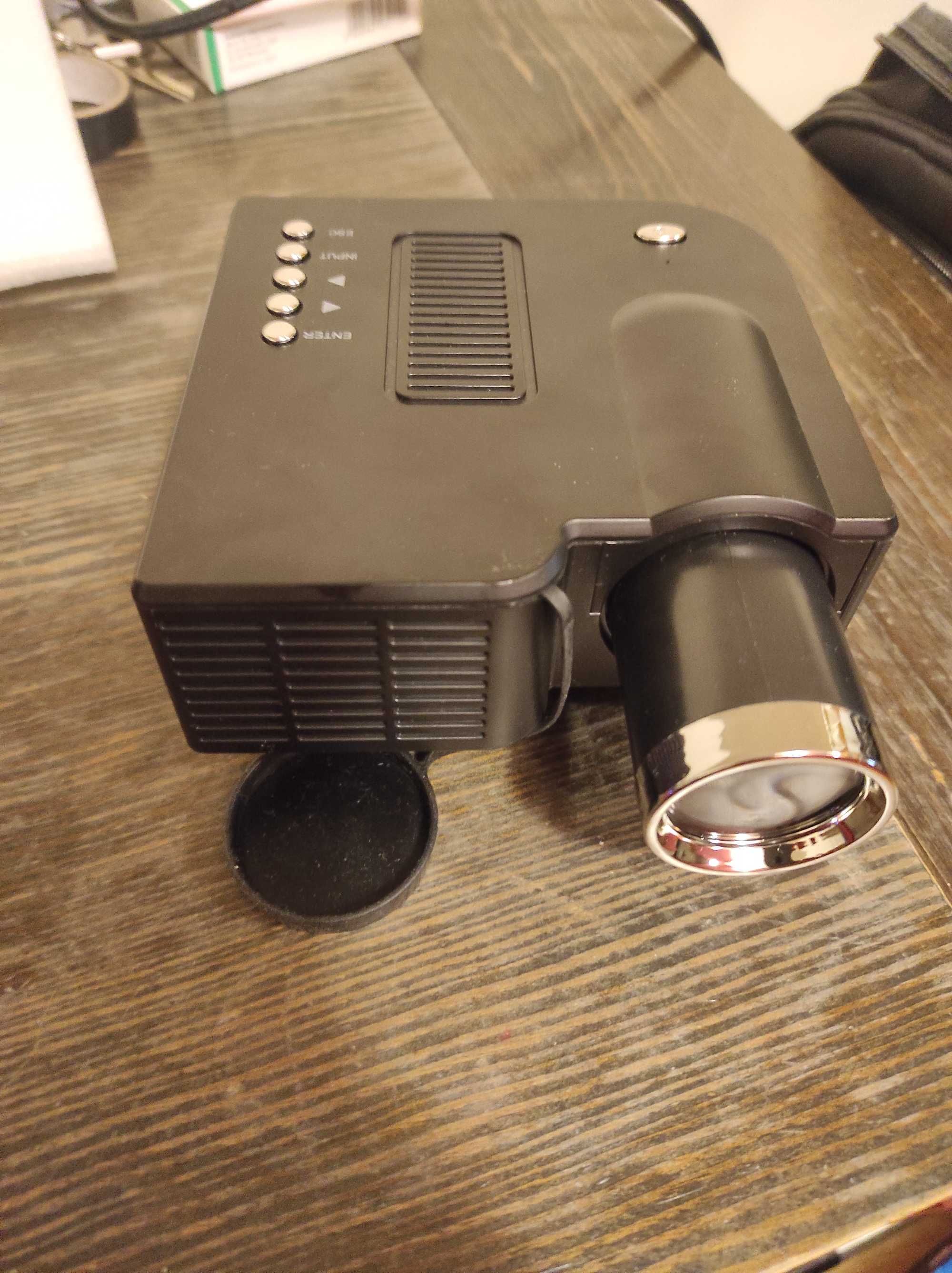 Rzutnik Projector UC28+