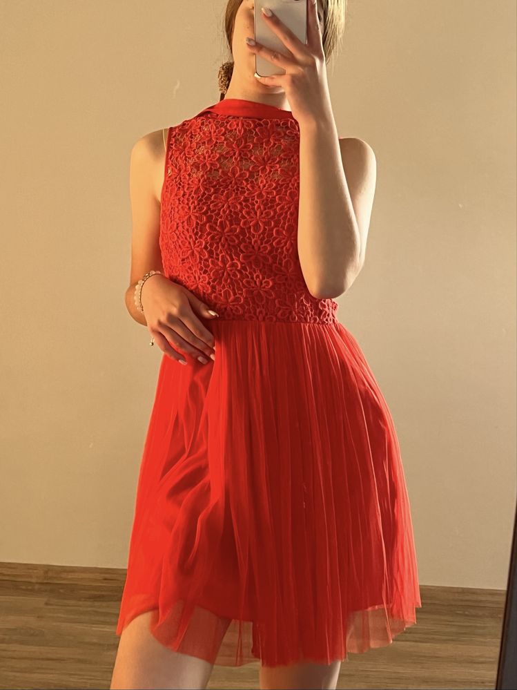 червоне плаття