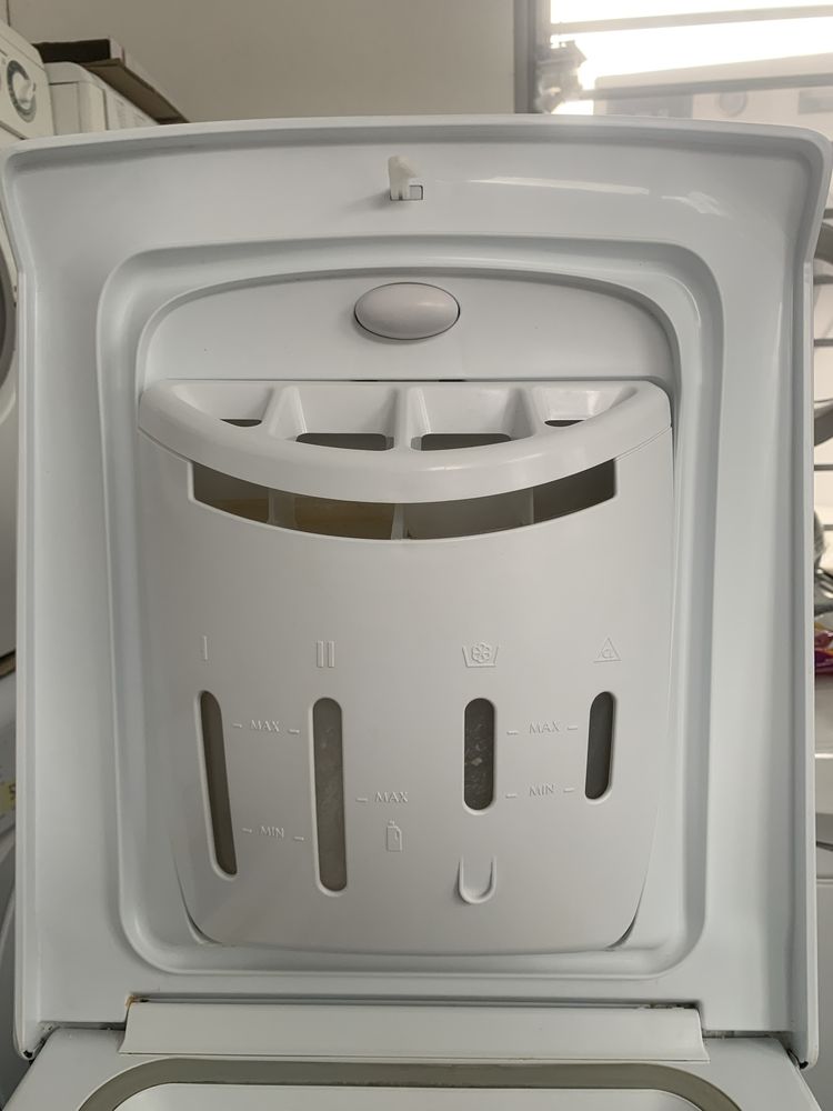 Продам пральну машину Ariston Hotpoint AVTF109,5 кг. Вузька, гарантія.
