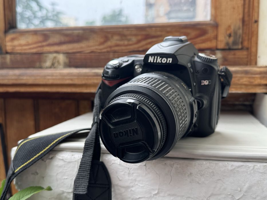 Цифровой фотоаппарат Nikon D90 Kit 18-105 VR