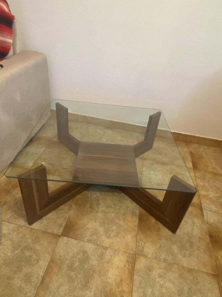 Mesa de sala quadrada de vidro