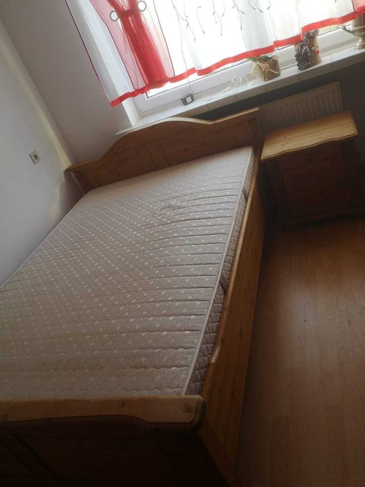 Drewniane łóżko 215x155 z materacem 200x140x16 + szafeczka nocna