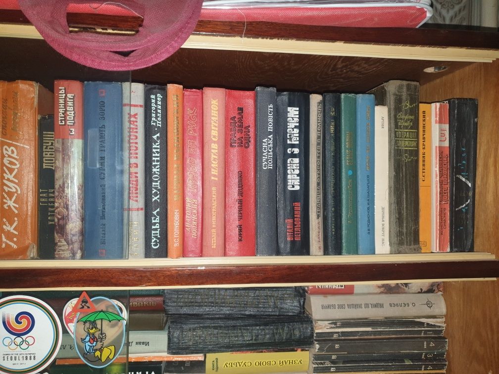 Книги отдам пару мешков ,самовывоз если оптом всё