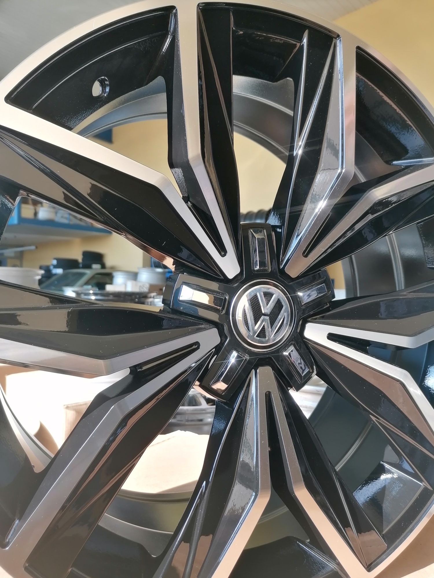 Nowe felgi aluminiowe Vw 19" 5*112