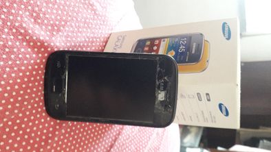 Smartphone Samsung Galaxy mini 2 [Ecrã partido]