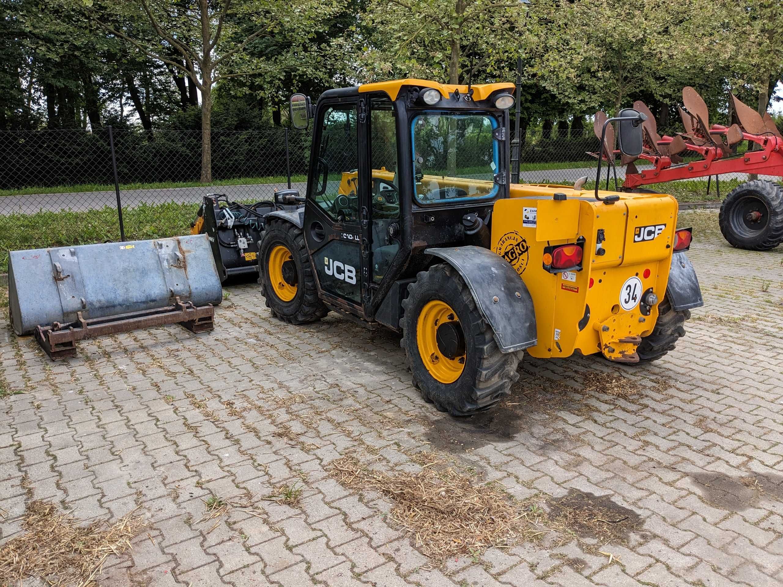 Ładowarka JCB 525.60 z osprzętem, frezem do kiszonki