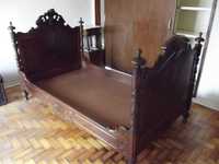 Mobília antiga em pau preto