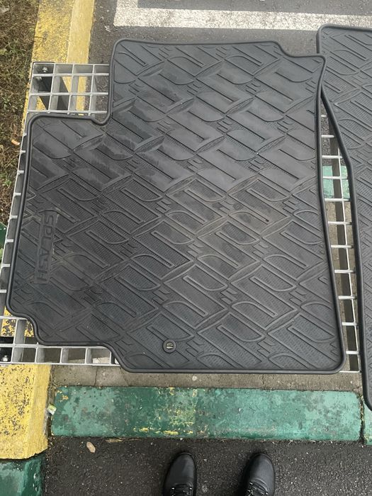 Коврикм резиновые Suzukl SPLASH