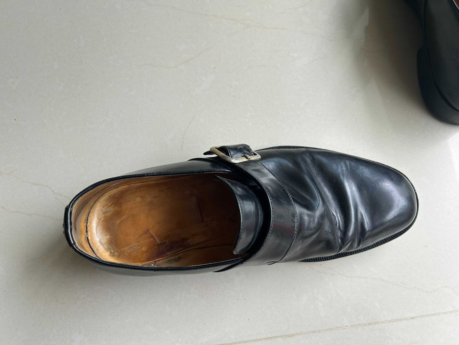 Sapatos clássicos em pele