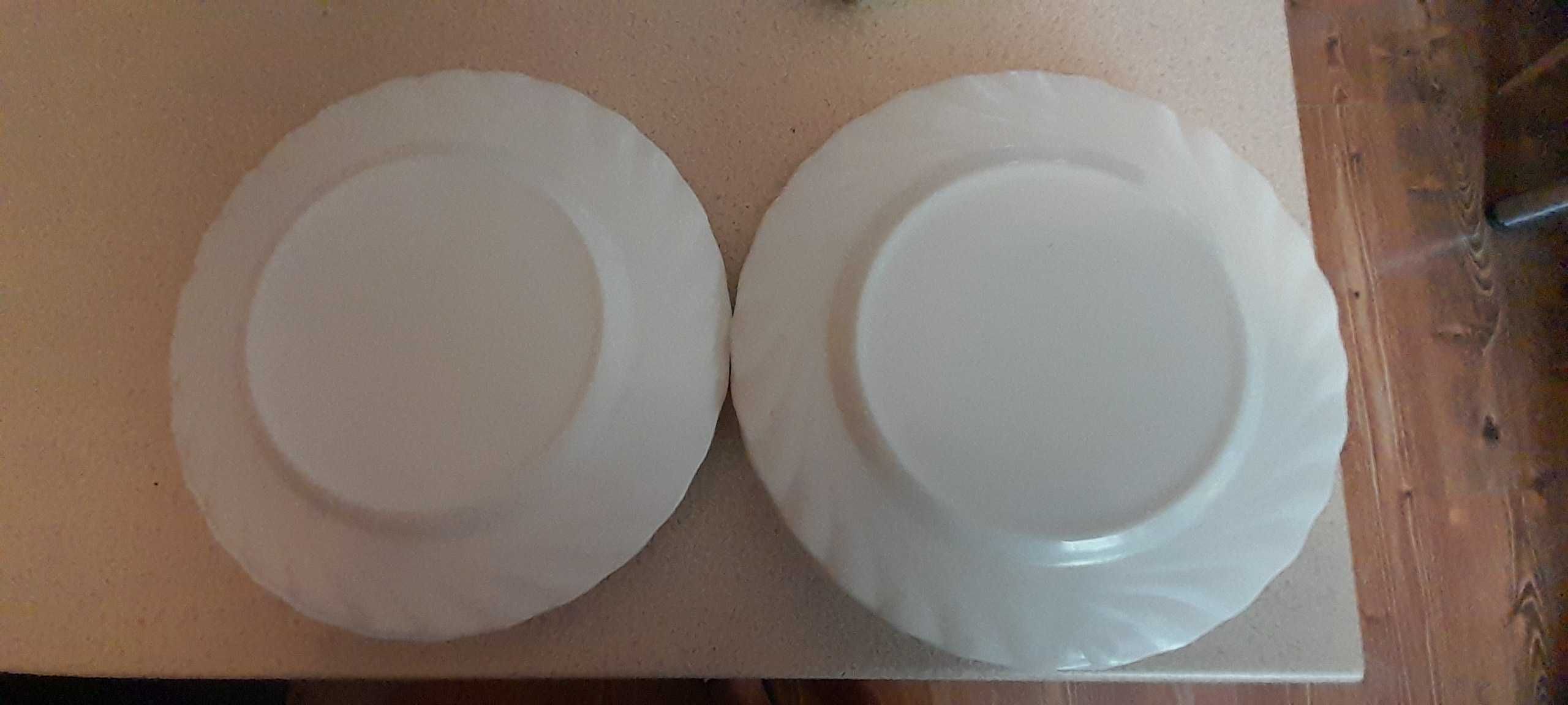 Talerzyki deserowe mleczne średnica 19,5 cm