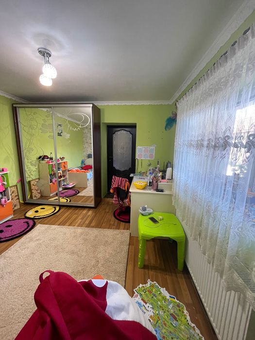 Продається будинок з земельною ділянкою.