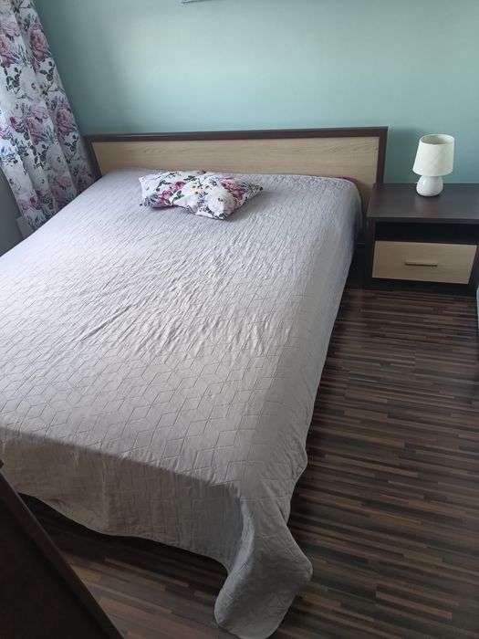 Zestaw mebli do sypialni: łóżko 160x200 z materacem, komoda, szafki