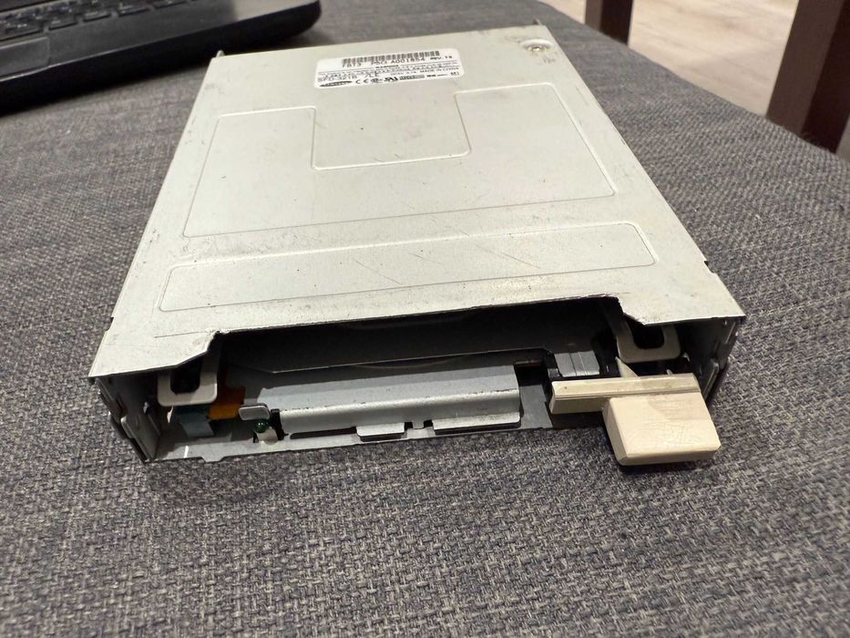 Sprawna stacja dyskietek Amiga 500