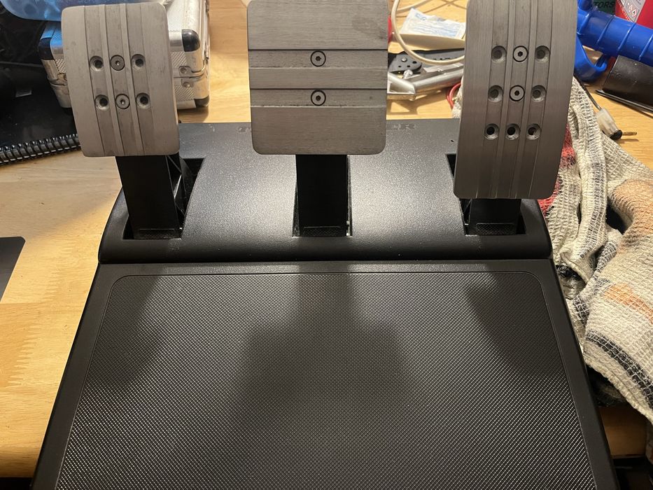 Pedais Thrustmaster T3PA Versão GT com addon para travao