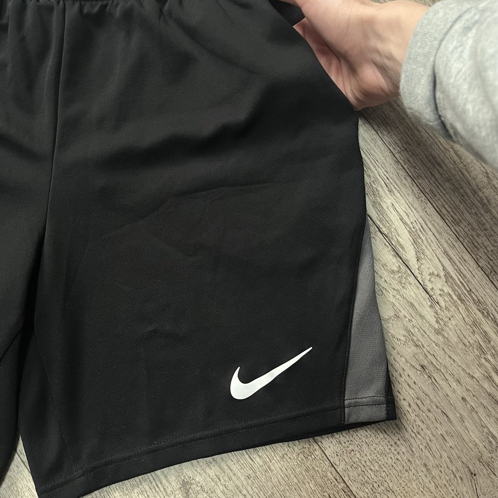 Спортивные шорты для спорта Nike pro big logo swoosh