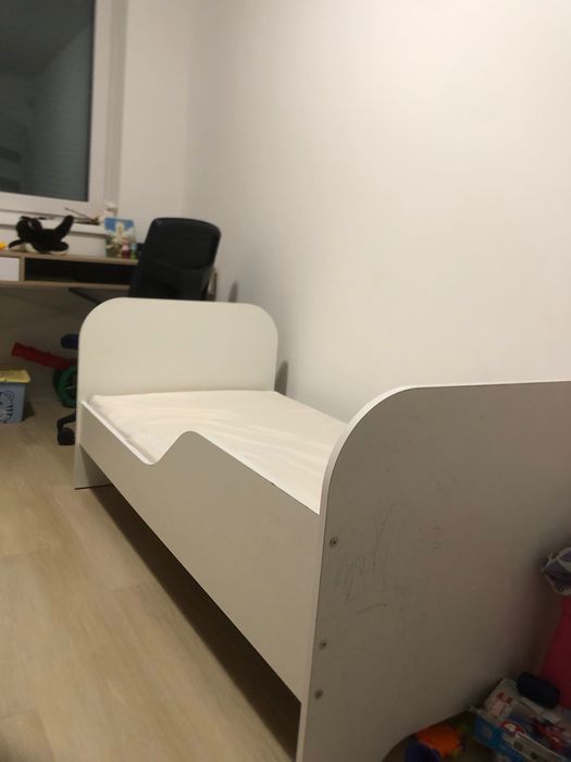 Łóżeczko dziecięce z materacem