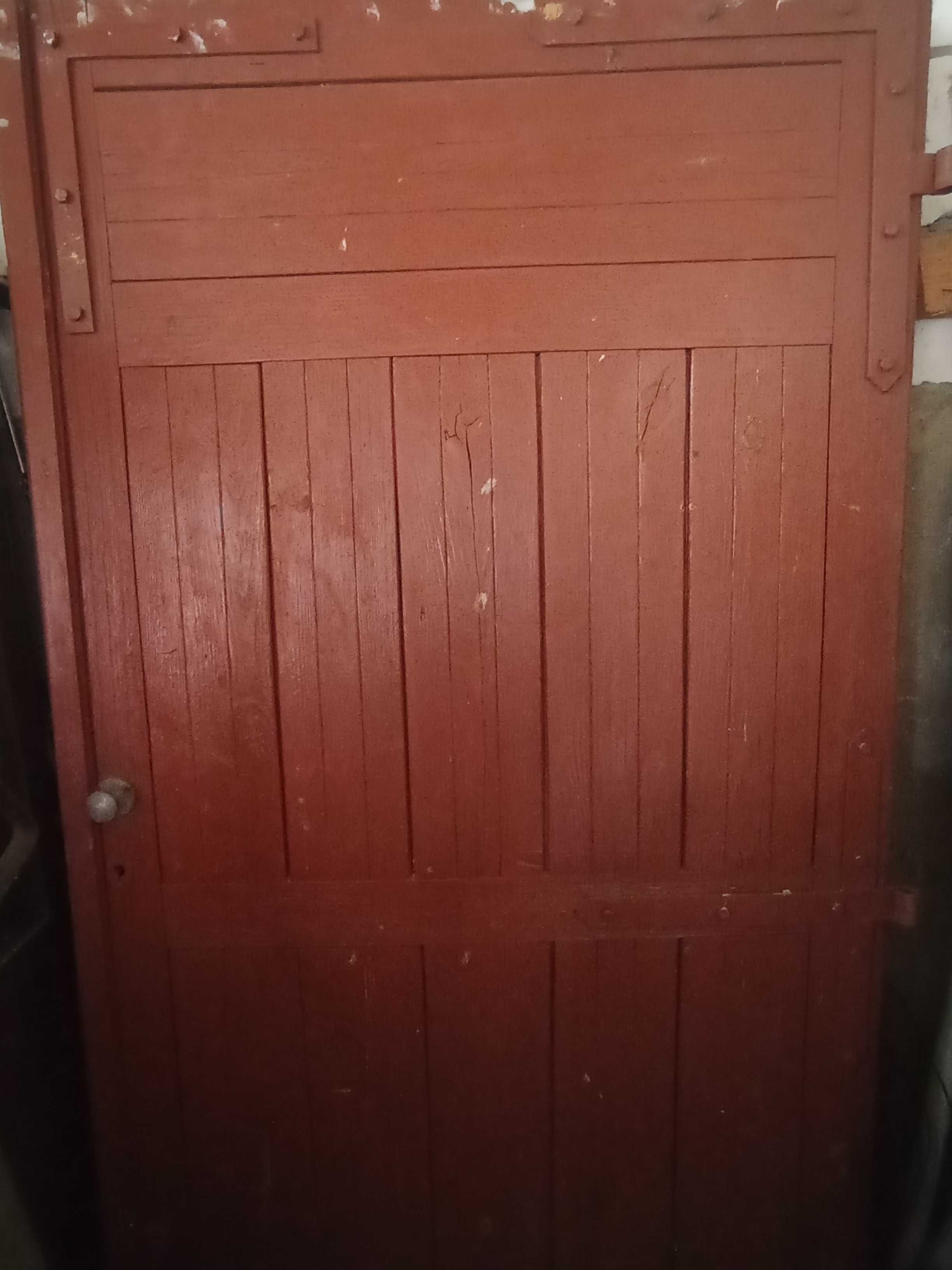 Drzwi drewniane na budowę