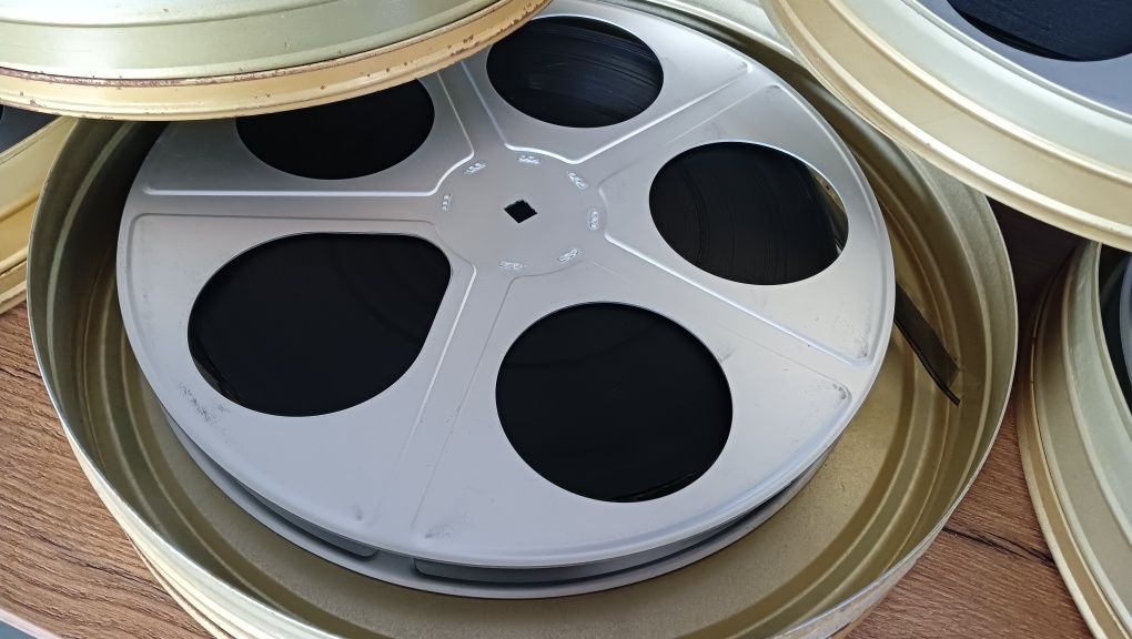 Szpule filmowe historyczne i biologia