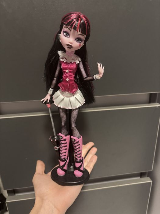 Ляльки Монстер хай Золото Дракулаура