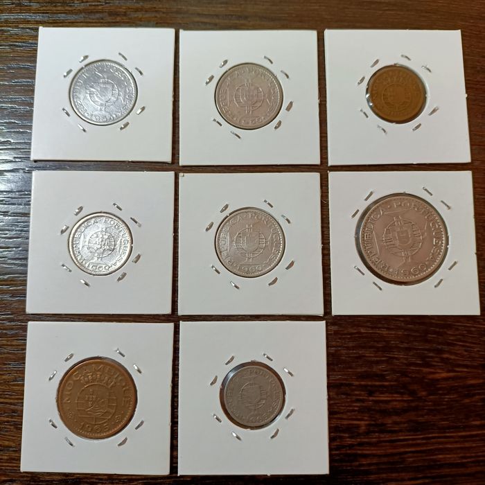 Moedas Moçambique e Angola