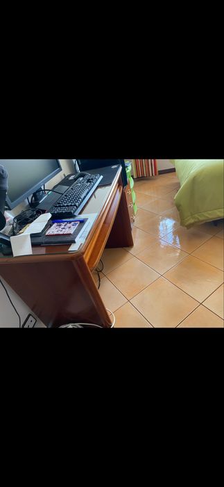 Mobília de quarto individual em nogueira