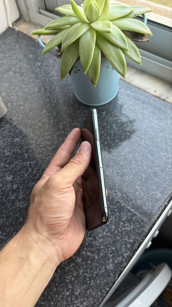 Vendo iPhone 11 Pro em excelente estado!