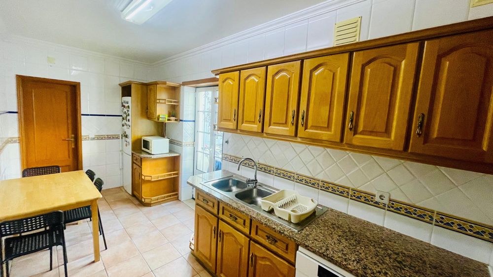 Arrendamento de excelente T3 na Urbanização Quinta das Lágrimas