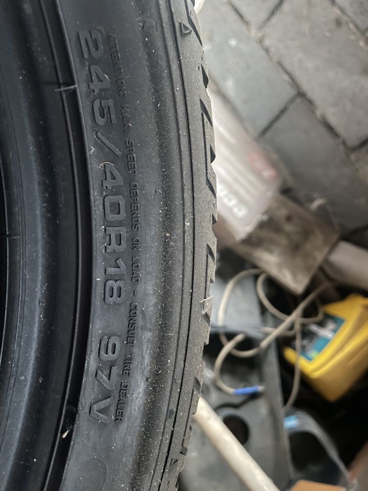 Резина зимова nokian R18/245/40 1 шт