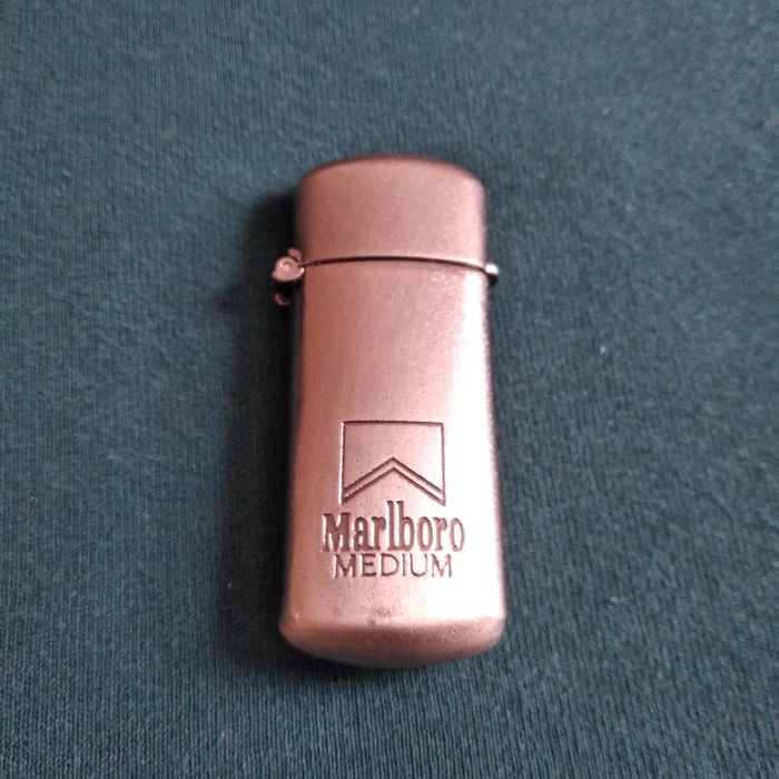 Etui Marlboro na zapalniczkę typu BIC