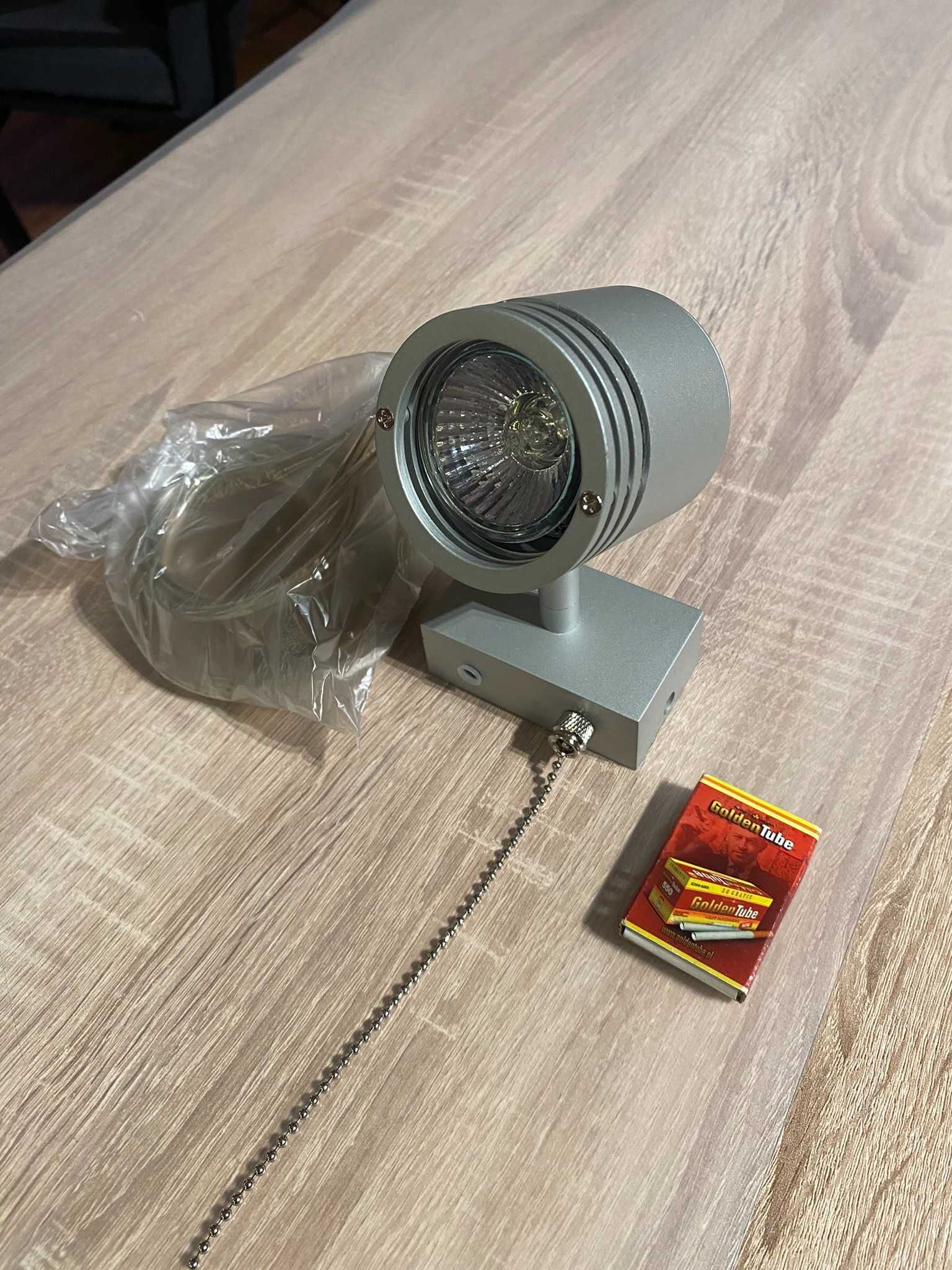Kinkiet aluminiowy - nowoczesny z kabelkiem zasilającym