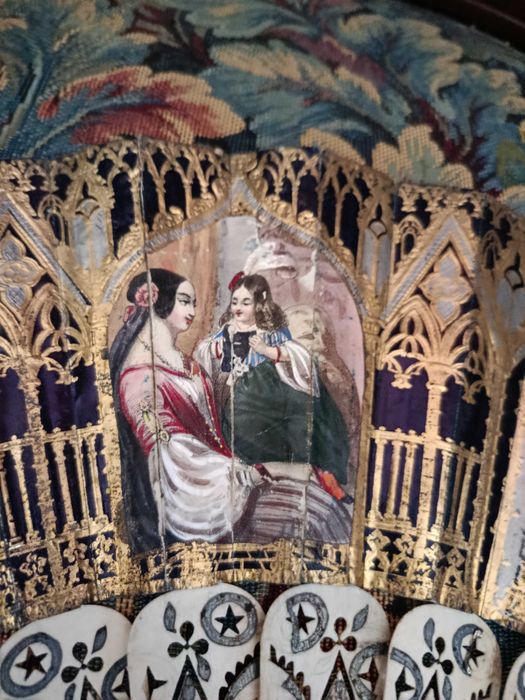 Leque Nobre pintado à mão Ouro e folha de prata séc XIX 27 cm