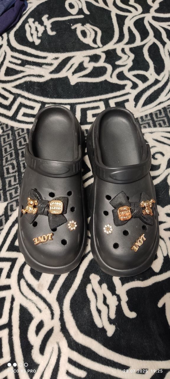 Продам крокси нові 40-41р