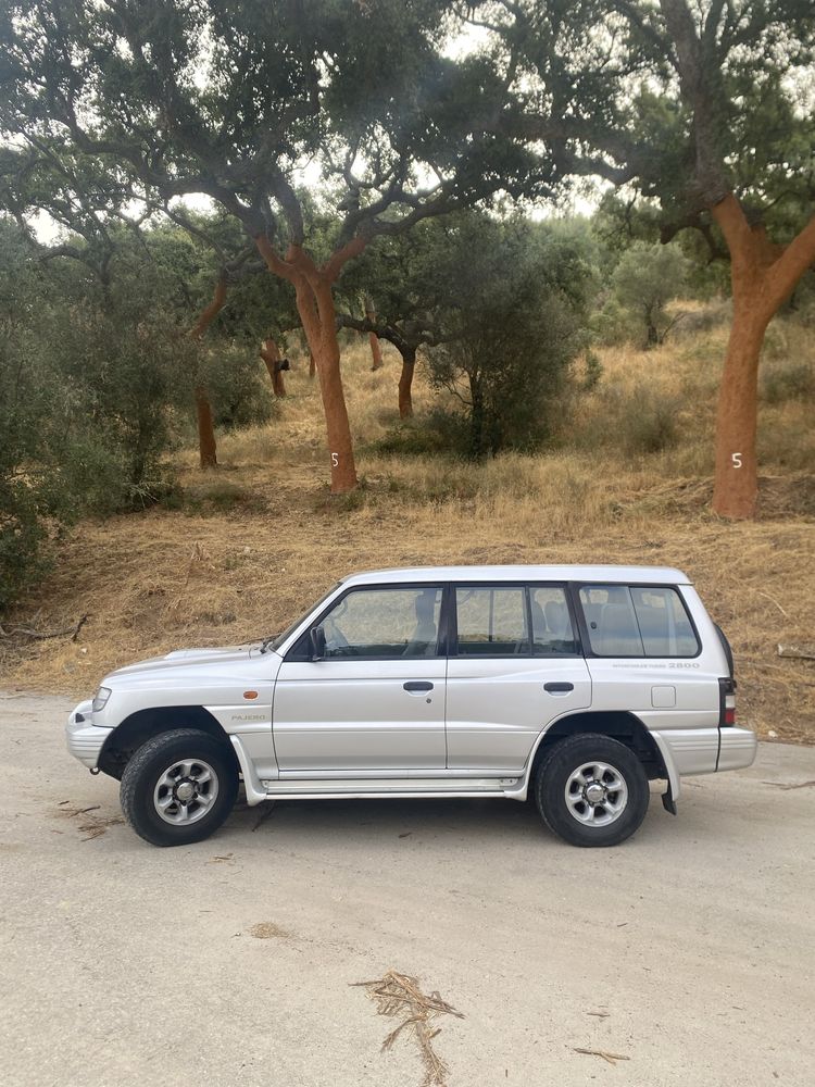 Jipe Mitsubishi pajero 2800 long GLS Ano 1999