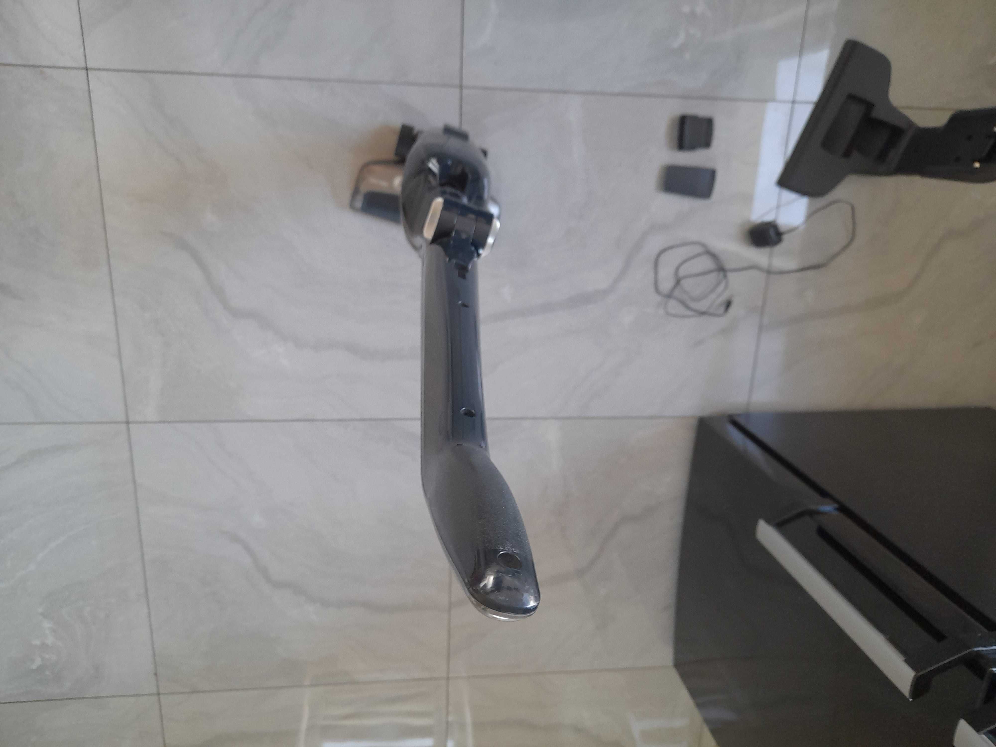Grundig VCH9832 Odkurzacz Akumulatorowy pionowy 2w1