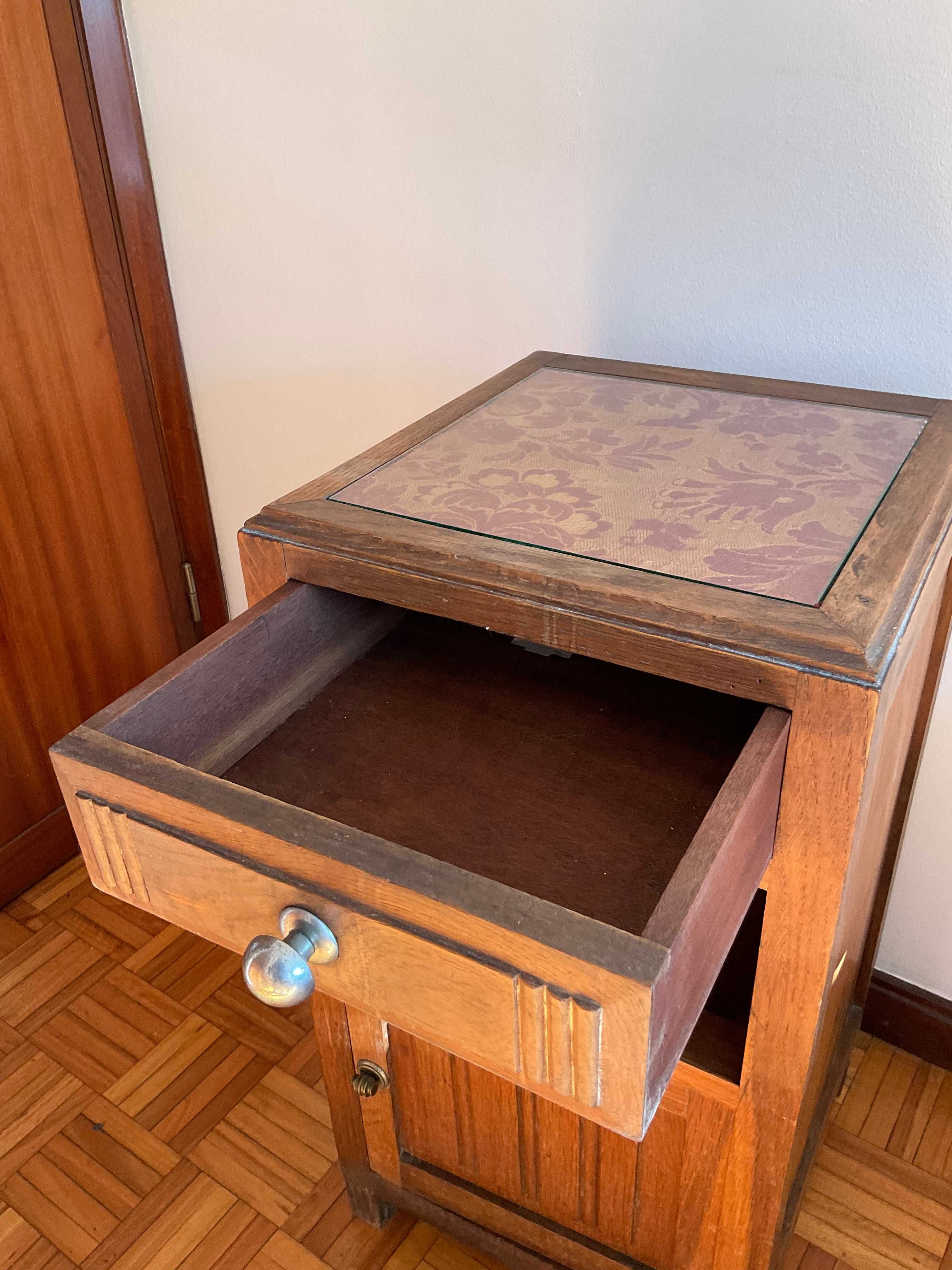 Mesa de cabeceira cúbica vintage cómoda em madeira bom estado art deco