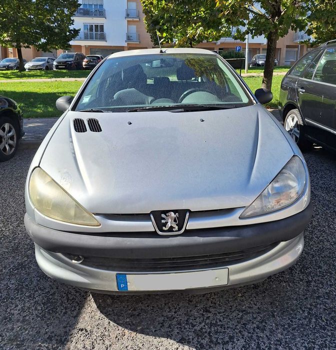Peugeot 206 Motor precisa reparação – Bom para peças ou projeto