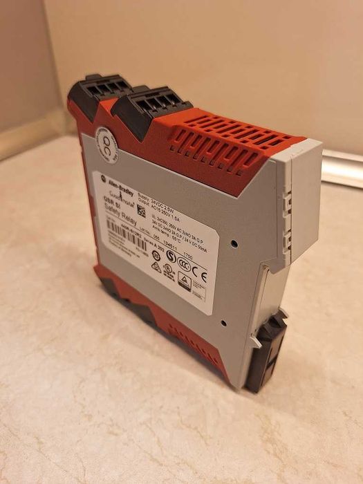 ALLEN-BRADLEY przekaźnik bezpieczeństwa GSR SI 24V DC 1.5A, 440R-S12R2