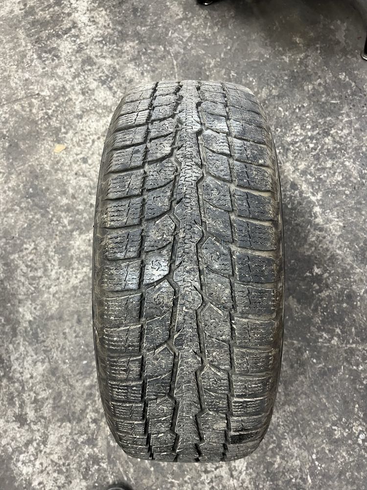 Продам резину зима 215,60,16