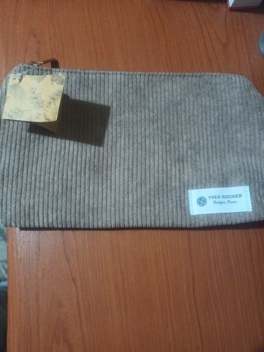 Bolsa pequena em bombazine cor castanho claro