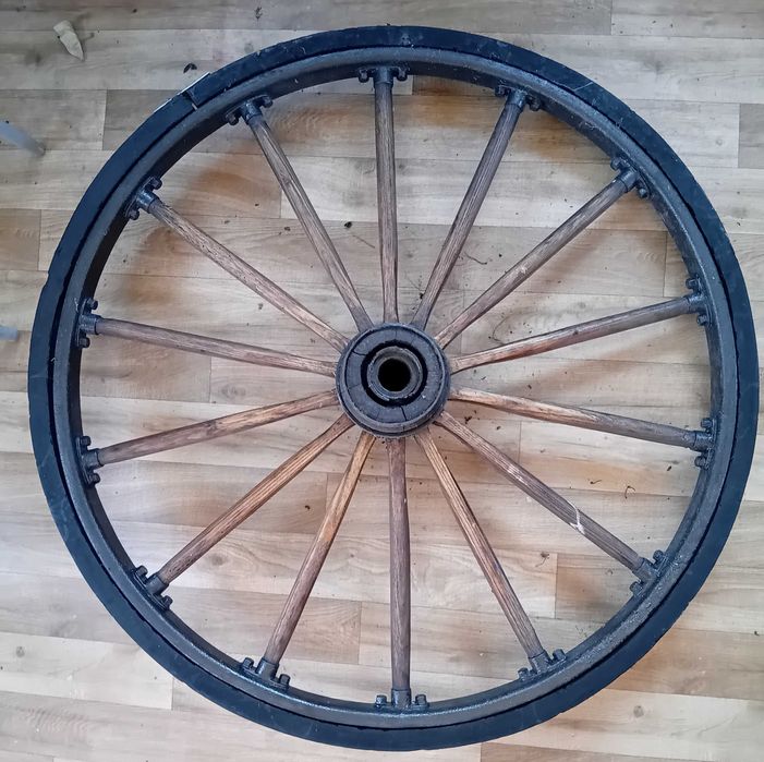 koło od wozu obręcz metalowa szprychy drewniane koła dwie sztuki 98 cm