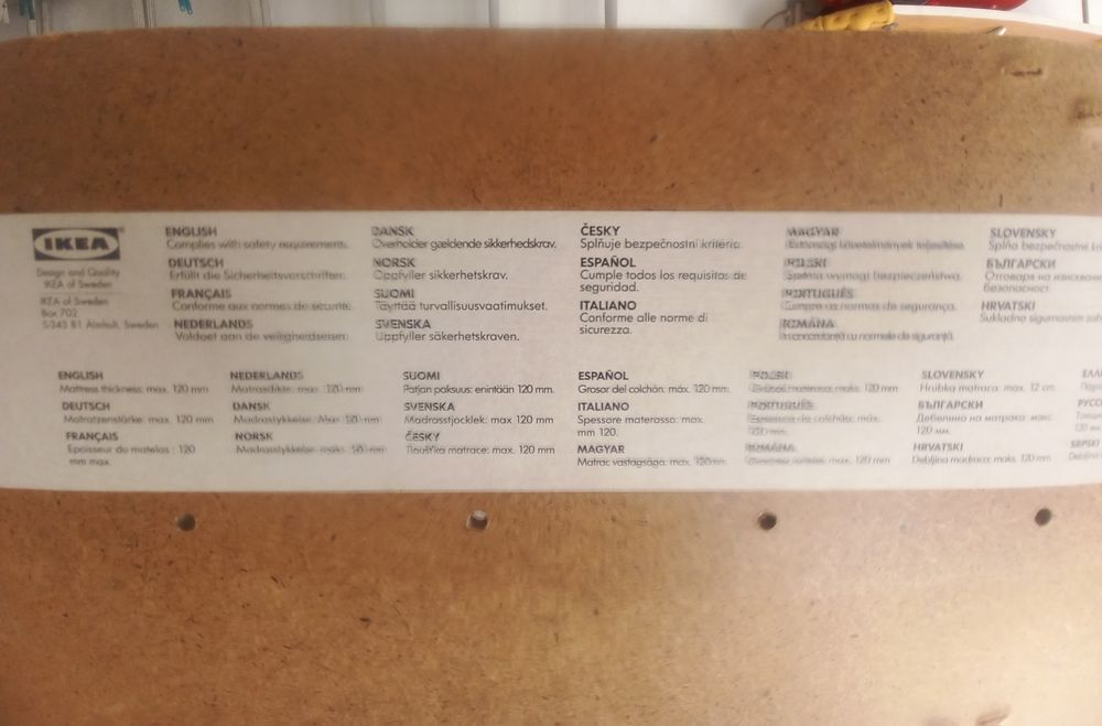 Cama de bebé marca Ikeia