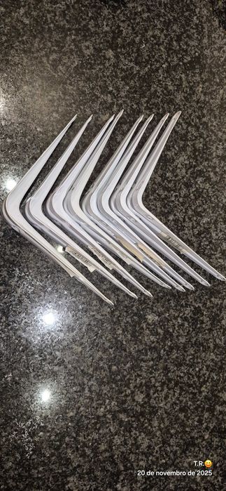 Cantoneiras brancas para prateleiras com medida 150X125 mm