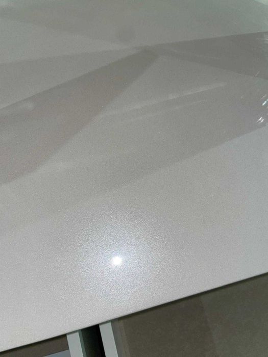 Quarto completo em branco pérola (cama, mesinhas e cómoda com espelho)