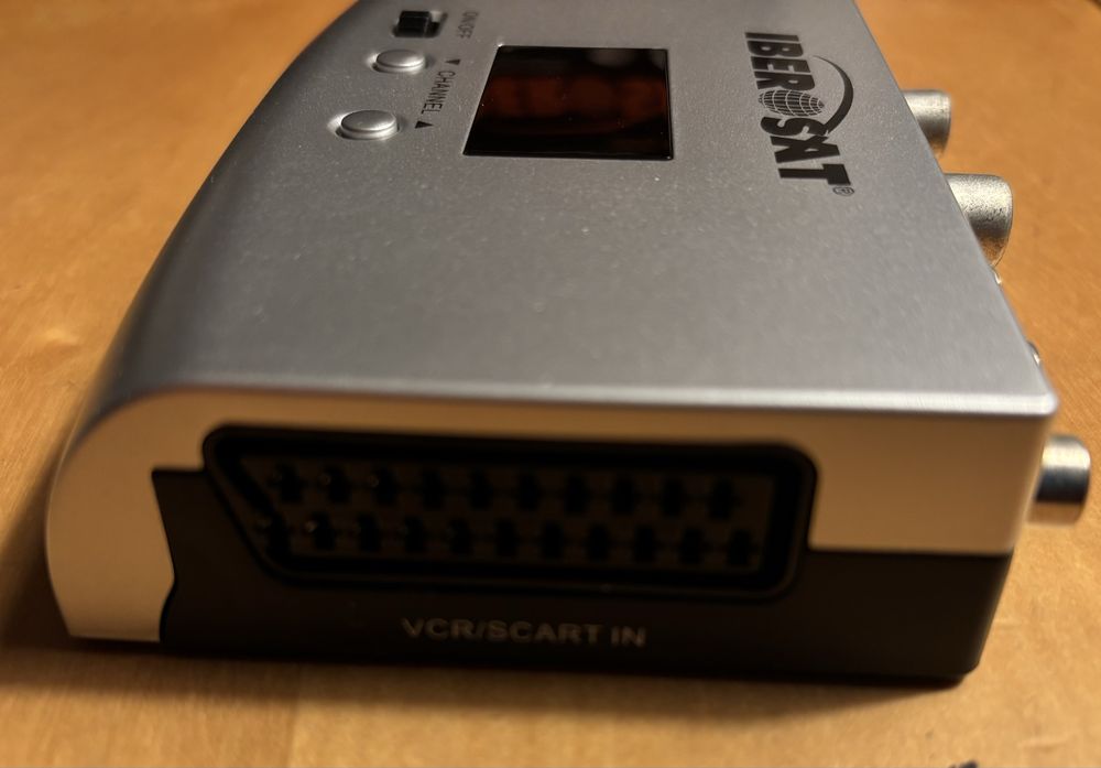 Modulador de Vídeo Universal Iberosat Mod 300 - NOVO, na caixa