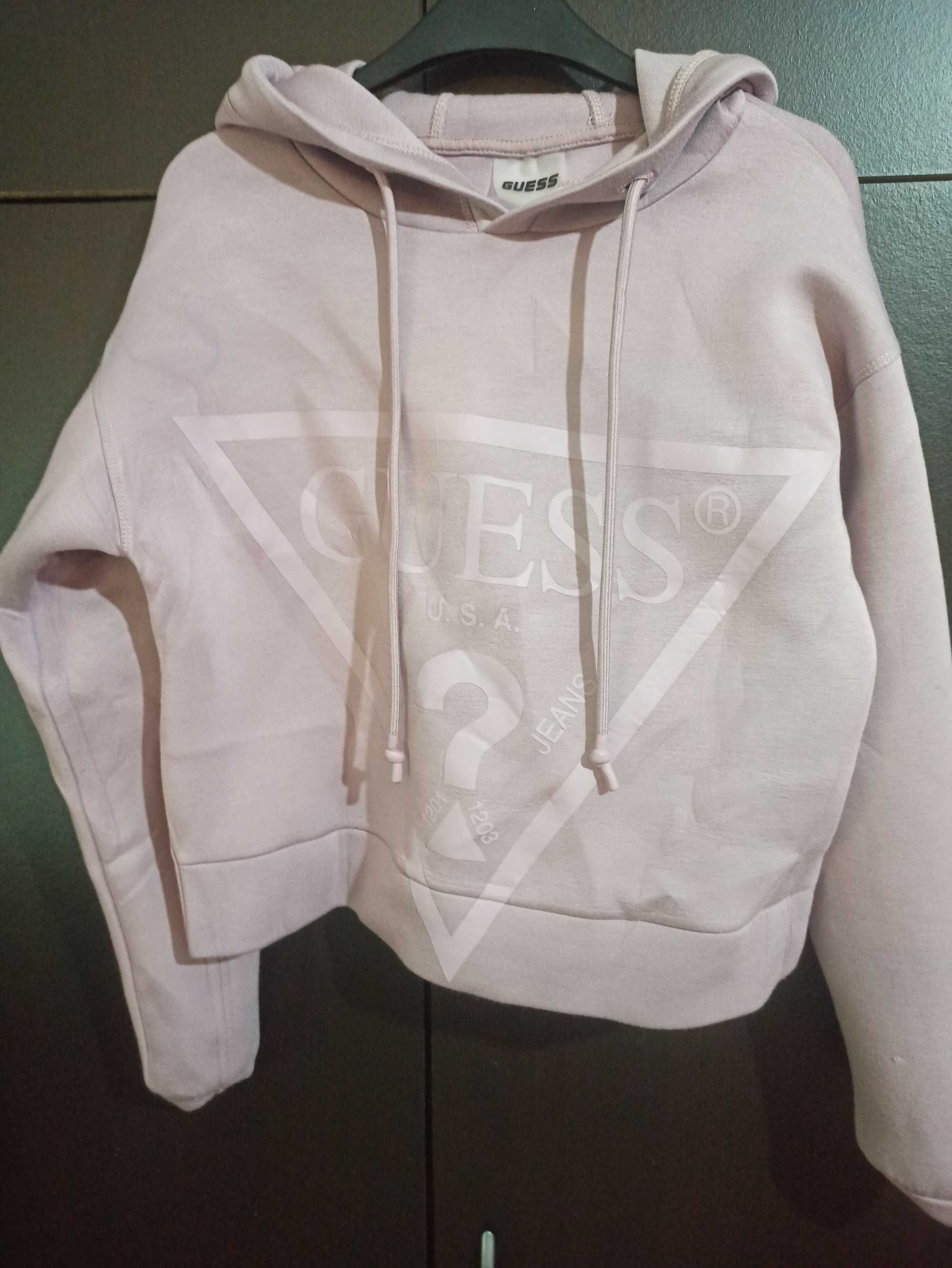 Camisola de capucho marca Guess
