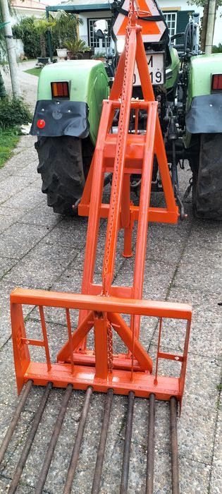 Carregador traseiro para trator (forquilha)