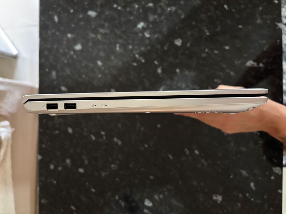 Asus VivoBook em bom estado